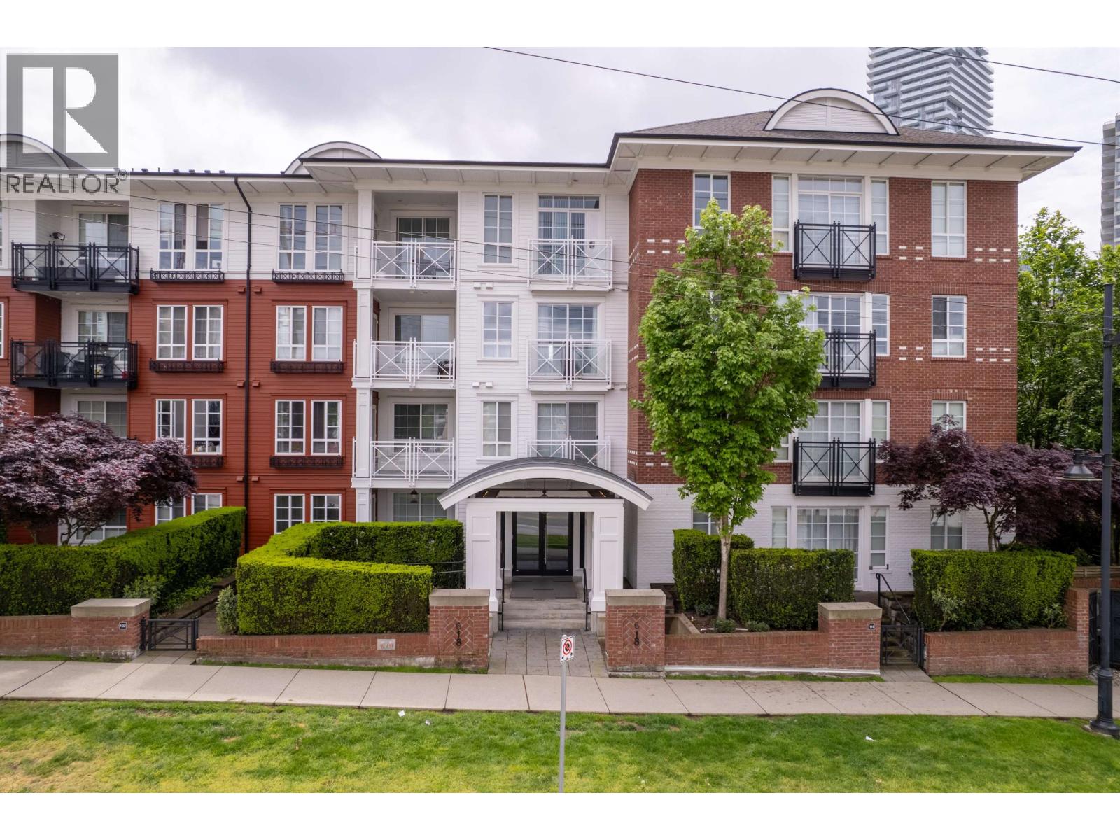 608 Como Lake Avenue